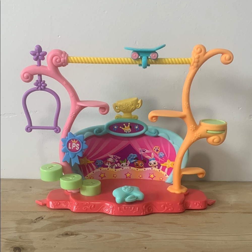 Littlest Pet Shop LPS 2006 Circus Tricks & Talent Show Toy Playset